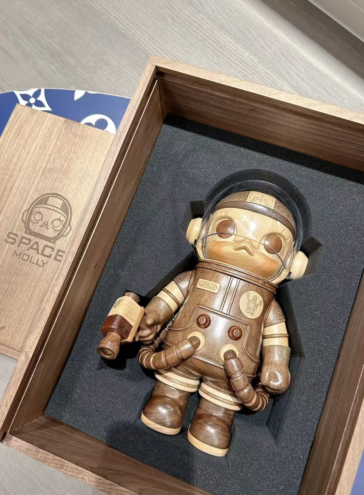 MEGA SPACE MOLLY 400% Gold Edition - Wood