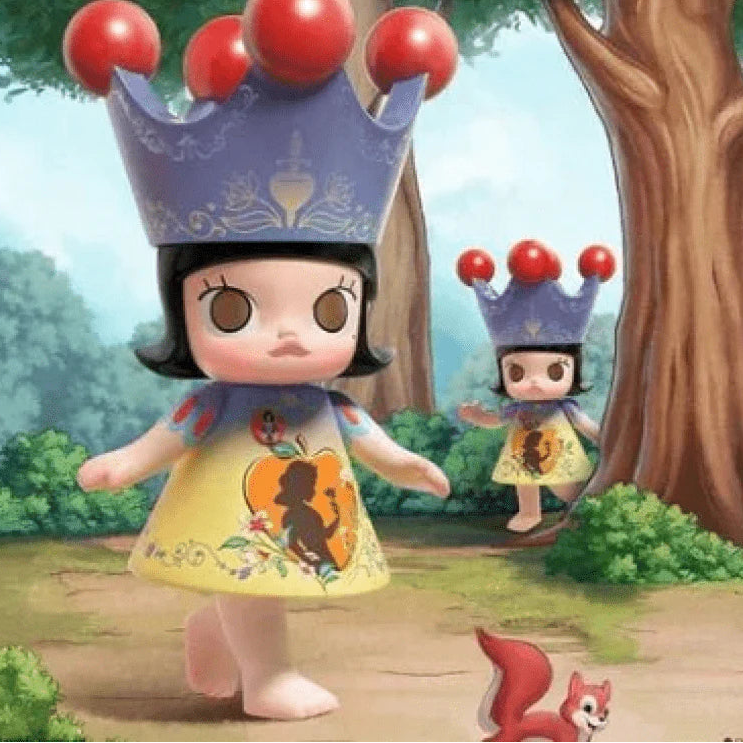 MEGA ROYAL MOLLY 400% Snow White